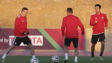 Franck Ribery (izq.), Xherdan Shaqiri (centro) y  Thiago Alcántara,  durante el entrenamiento del Bayern de Munich, ayer en Marruecos.