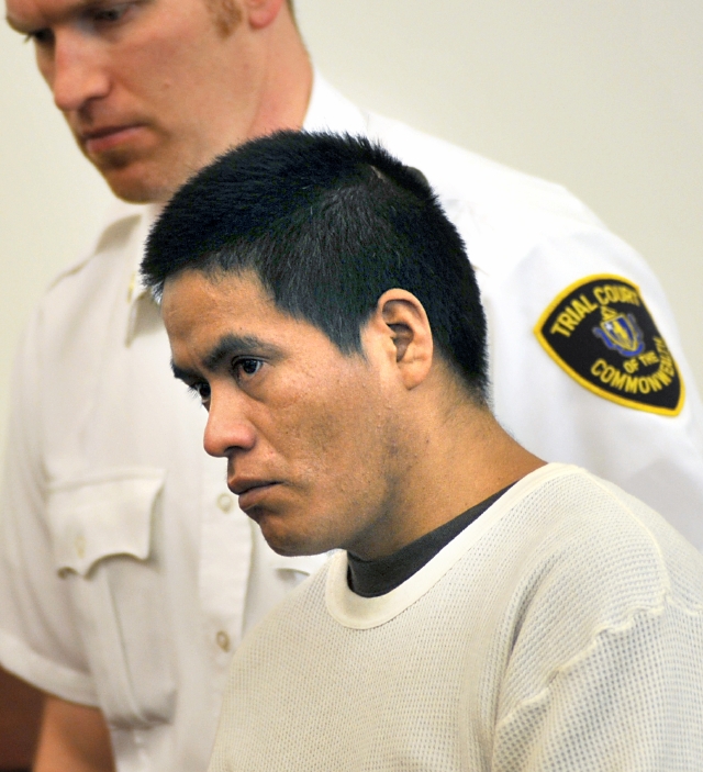 Nicolás Dutan-Guamán, de Ecuador, durante su instrucción de cargos por asesinato en segundo grado en la Corte Superior de Worcester,   Massachusetts.
