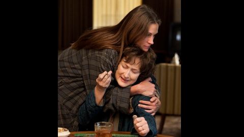 Julia Roberts y Meryl Streep, en una escena de 'August: Osage County'.