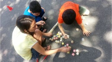 En 'Mi Atico', donde  los niños aprenden español a través del juego, las clases están en aumento.