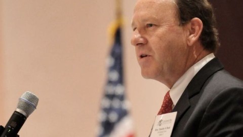 El juez Timothy Black dijo que los estados no pueden hacer lo que el gobierno federal no puede, que es discriminar a las parejas del mismo sexo.