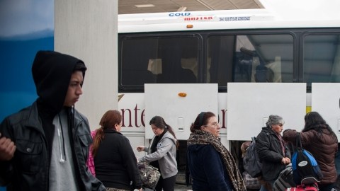 Paisanos viajan de regreso a México.