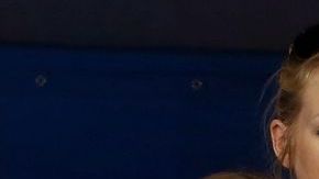 Las mellizas Federer con su madre y una mujer desconocida que podría ser su nana.