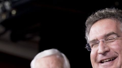 Al centro Joe García.