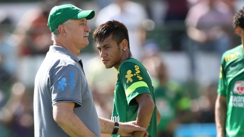 Luis Felipe Scolari  (izq.) atrae el interés del Barcelona para que sea su técnico en la próxima temporada.