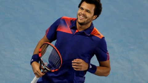 Jo-Wilfried Tsonga derrotó al británico Andy Murray ayer en el torneo de Abu Dhabi.