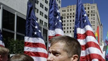 Entre algunas restricciones, los Boy Scouts no podrán marchar en desfiles de orgullo gay portando el uniforme.