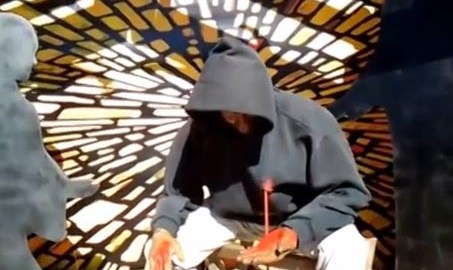 Sobre su obra, Zachary dijo que  "mientras celebramos el nacimiento de Jesús, pienso que es importante pensar en esos que no tienen el privilegio de celebrar con nosotros”.