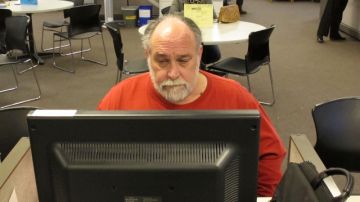 Richard Mattos, de 59 años, busca trabajo en un centro de empleo estatal en Salem, Oregon. Mattos es uno de los más de un millón de americanos que ya han perdido el beneficio del Desempleo.