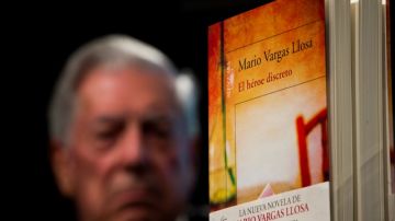 El escritor peruano Mario Vargas Llosa retornó este año  a la novela, después de recibir el Premio Nobel, con el libro 'El héroe discreto'.