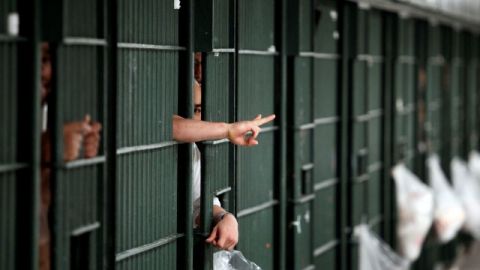 La mayoría de los reclusos purgan penas por narcotráfico.