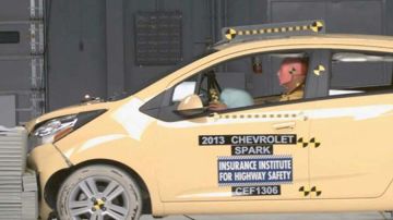 El Chevrolet Spark absorbe y distribuy el impacto para mejor seguridad.