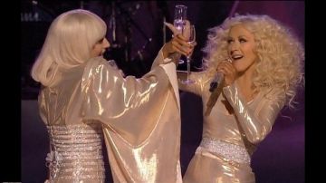 La interpretación a dúo del sencillo de Gaga fue ampliamente aceptado por público.