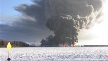 La explosión generó llamas de más de 30 metros de altura.