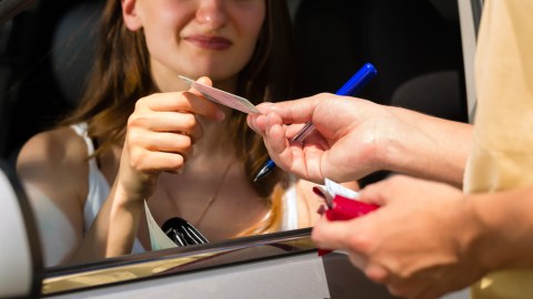 Los indocumentados que obtengan la licencia, tienen el derecho de conducir automóviles por cualquiera de las carreteras de Estados Unidos.