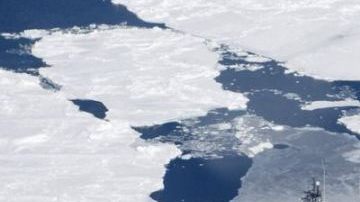 Los rescatados fueron llevados al rompeielo Aurora Australis.