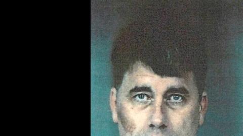 La policía está tratando de localizar a Gary Lee Bullock, 43 años de edad, de Redway en relación con el asesinato del reverendo Eric Freed.