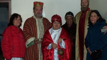 Los Reyes Magos vestirán atuendos confeccionados por María Magdalena Amurrio con cortinas y materiales reciclados.