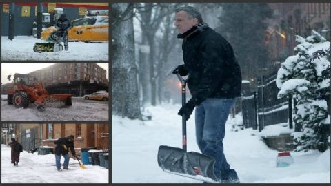 A la derecha, el alcalde de NYC, Bill de Blasio, mientras que a la izquierda, los periodistas de El Diario / La Prensa evidencian el trabajo de residentes de la Ciudad para retomar la normalidad.