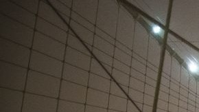 Temprano en el día, ciudadanos desafiaron las bajas temperaturas y cruzaron el puente de Brooklyn.