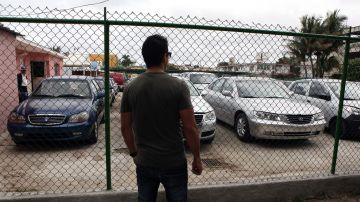 La venta minorista de vehículos estuvo sujeta a permisos estatales durante décadas en Cuba, hasta que se levantó la restricción en diciembre pasado.