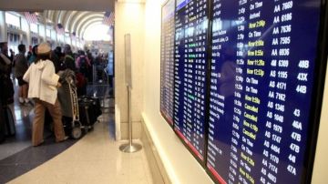 Una portavoz de LAX dice que más de 5,500 pasajeros fueron afectados por las cancelaciones de vuelos debido a la tormenta inveranl.