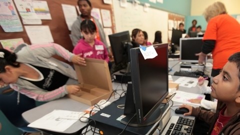 Los programas de educación cambian de acuerdo al uso que se haga de las computadoras y otras tecnologías.