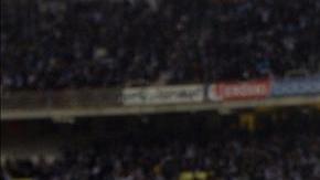 El delantero de la Real Sociedad, Antoine Griezmann (i), celebra su gol.