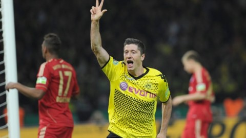 Roberto Lewandowski, uno de los goleadores de moda en Europa, llegó a un acuerdo para jugar con el Bayern hasta por lo menos el 2019.