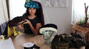 La artista Lina Puerta, recreó en diez sombreros la vida de diez personajes que dejaron huella en El Barrio y en NY.