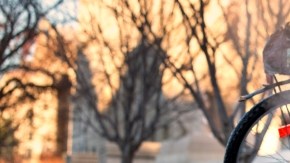 Nick es uno de tres desamparados que duermen  a unos pasos del Capitolio en Washington, D.C., donde estuvo helado el sábado.