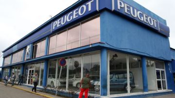 Un concesionario Peugeot en la isla.