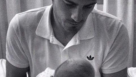 La primera imagen que publica el jugador junto a su pequeño hijo.