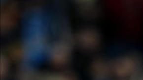 El delantero francés del Real Madrid, Karim Benzema, celebra con su compañero Sergio Ramos el primer gol de su equipo ante el Celta.