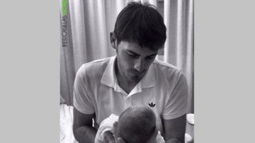 El bebé, que nació el pasado 3 de enero, es el primer hijo del futbolista y de Carbonero.