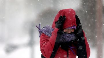 Parte del país vive una de las jornadas más frías de las últimas décadas a causa de la entrada de un frente polar ártico que ha sumido a unos 140 millones de estadounidenses en temperaturas bajo cero.