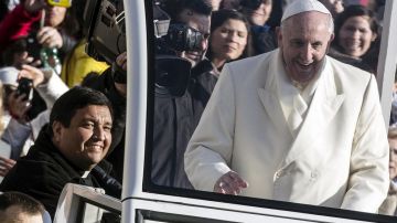 El Papa invitó a su amigo a acompañarlo en la vuelta por la plaza