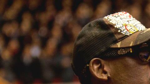 Dennis Rodman le cantó "Feliz cumpleaños" al líder norcoreano Kim Jong Un antes de encabezar a un equipo de exastros de la NBA.