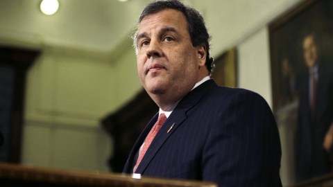 Escándalo pone en riesgo los planes futuros del gobernador Chris Christie.