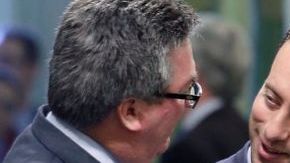 Roger Hernández al centro em la foto.