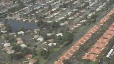 Las inundaciones imposibilitaron el tránsito de vehículos y el movimiento de los residentes de zonas como  Delray Beach.