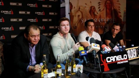 Saúl Álvarez confirma el  anunciado combate con el 'Perro' Angulo.