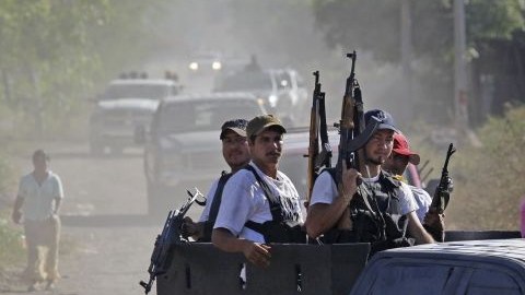 Grupos de autodefensas libran una constante batalla contra el cártel de Los Caballeros Templarios.