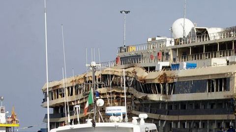 Italianos rinden homenaje a las víctimas del crucero.