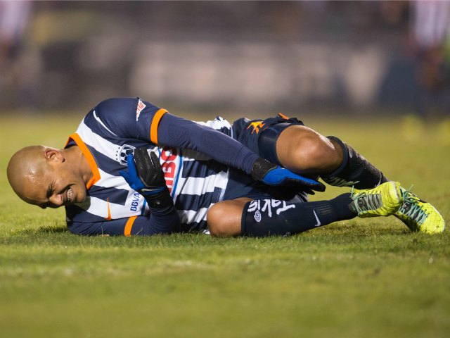 Humberto Suazo se lesionó el hombro el fin de semana