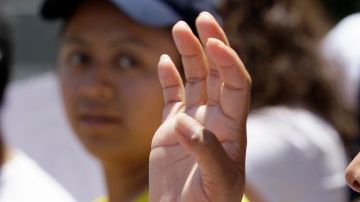 Juana Villegas durante una protesta ante la Corte Suprema de Tennessee, el 14 de junio de 2012. Villegas fue encarcelada y mantenida con grilletes en Nashville mientras daba a luz a su hijo, Gael Carachure.