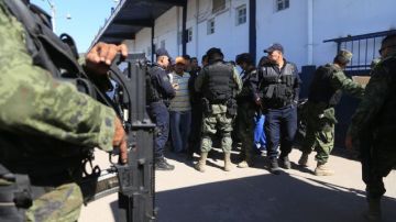 El Gobierno mexicano desplegó un vasto operativo para recuperar municipios del estado de Michoacán que estaban en poder de grupos de autodefensa.