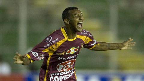 El jugador colombiano Danny Santoya celebra tras anotar. EFE/Archivo