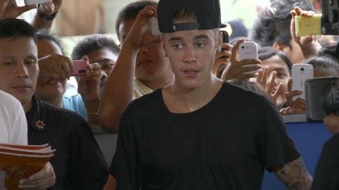 Bieber además está asustado de que se filtren unas fotos en las que aparece desnudo.