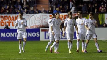 Cristiano Ronaldo (i), celebra   el primer gol del Real Madrid.
